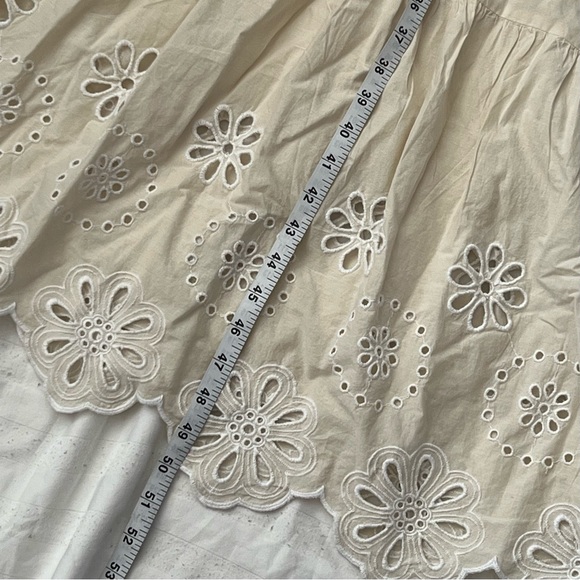 H&M Loose-Fit Summer Dress with Embroidered Eyelet Details (BELT NOT INCLUDED) - Picture 4 of 7